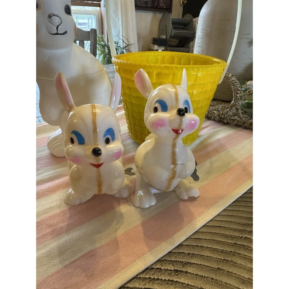Vintage Peoria Blow Mold Easter Bunny Yellow Basket Rabbit Wind-Up Toy